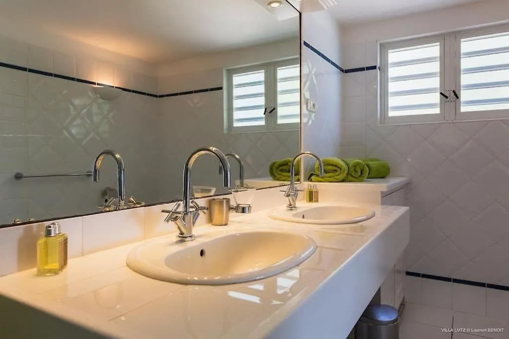 Fresh Summer Villa with Superb View of the Hills Quartier de Lorient