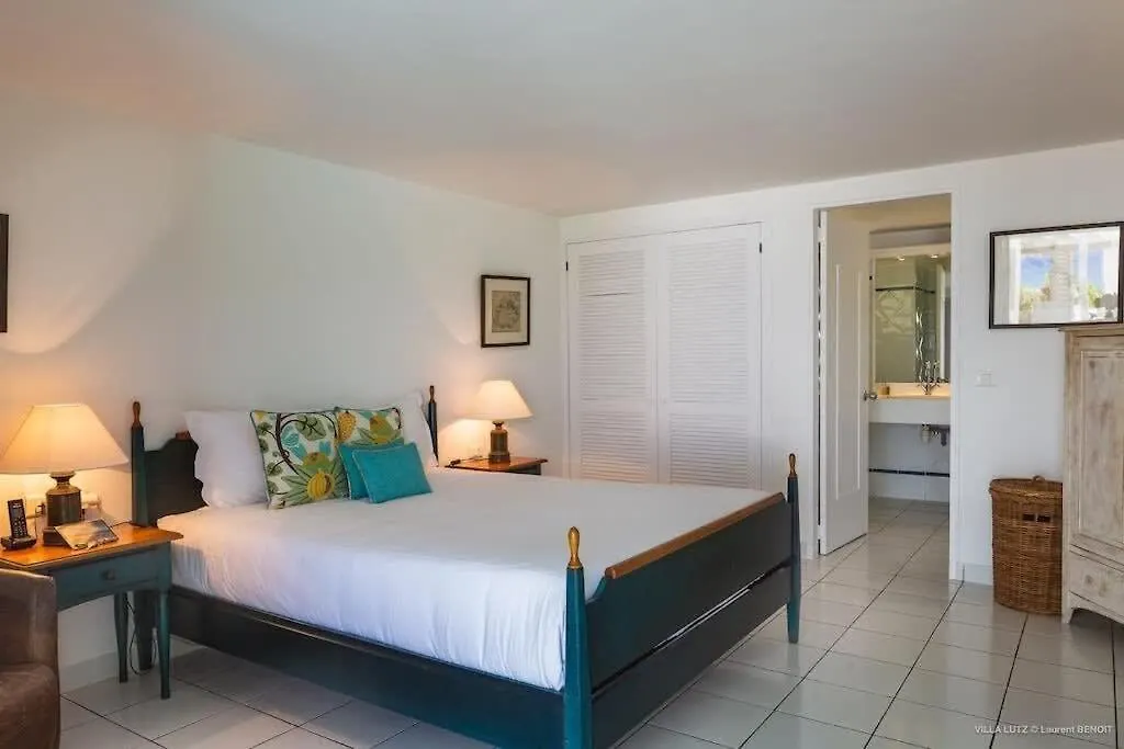 Fresh Summer Villa with Superb View of the Hills Quartier de Lorient