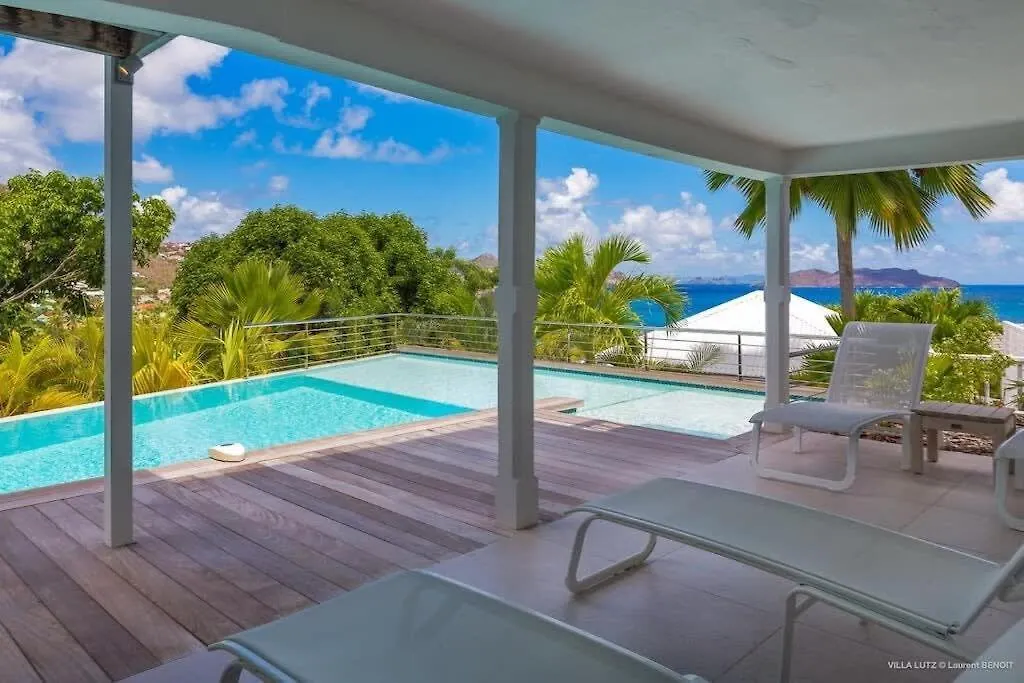 Fresh Summer Villa with Superb View of the Hills Quartier de Lorient