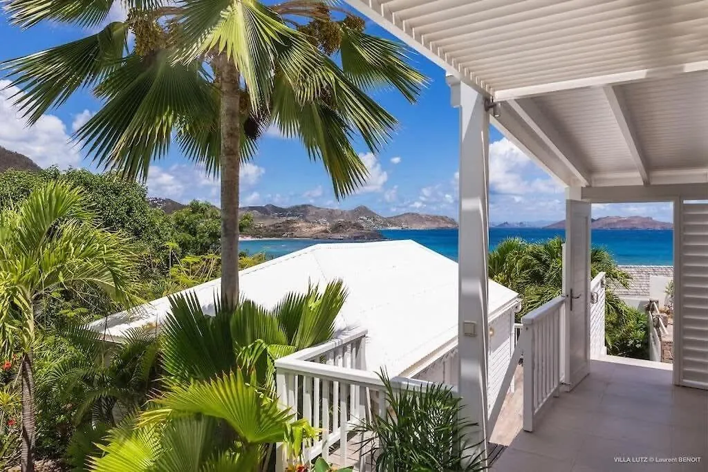 Fresh Summer Villa with Superb View of the Hills Quartier de Lorient