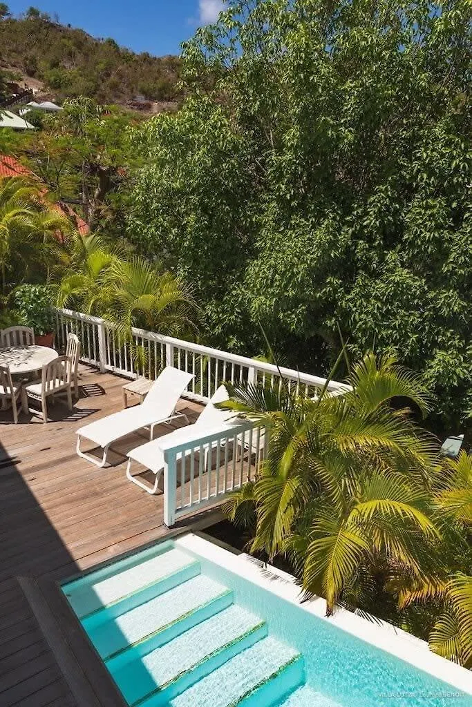 Fresh Summer Villa with Superb View of the Hills Quartier de Lorient