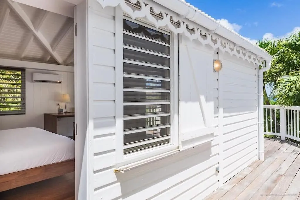 Fresh Summer Villa with Superb View of the Hills Quartier de Lorient