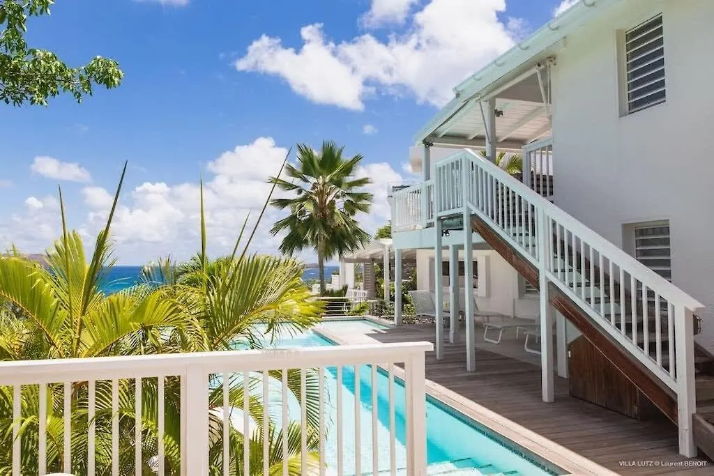 Fresh Summer Villa with Superb View of the Hills Quartier de Lorient