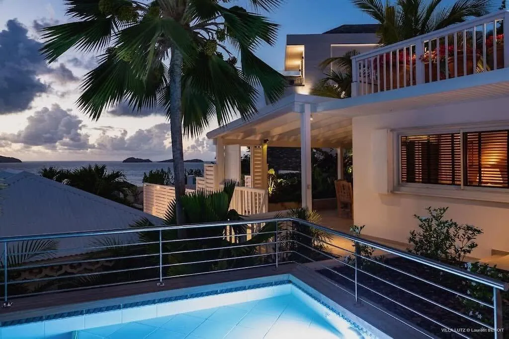 Fresh Summer Villa with Superb View of the Hills Quartier de Lorient