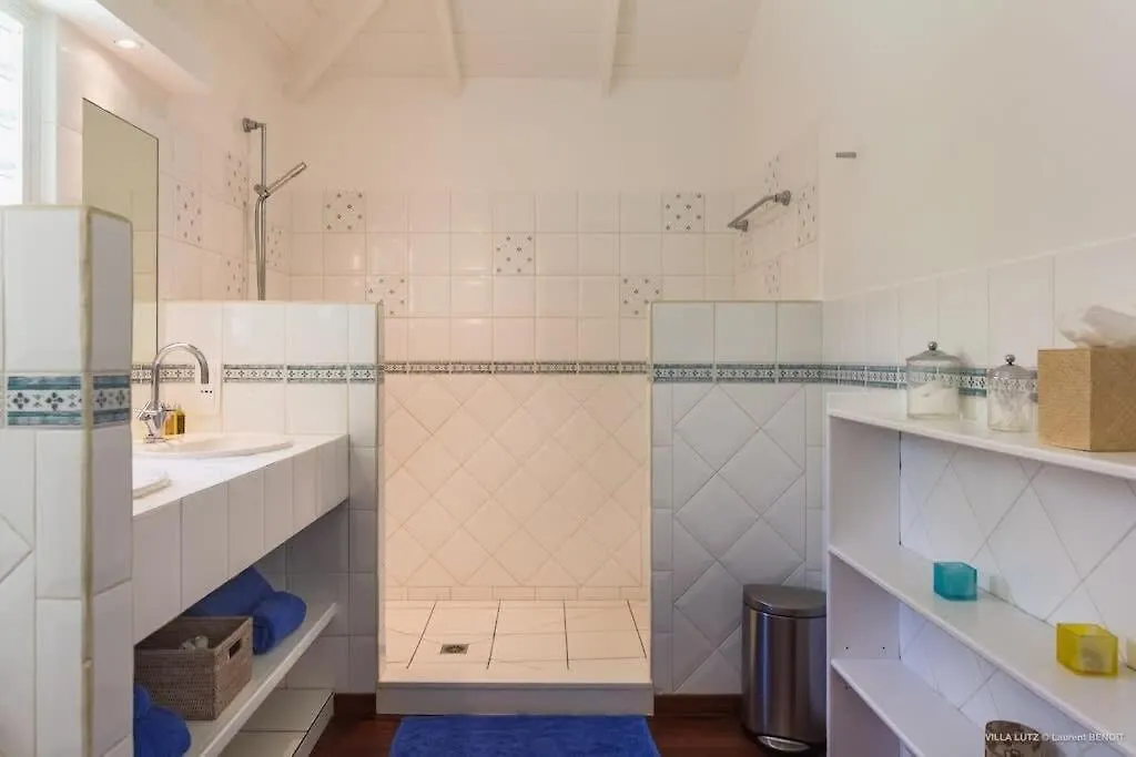 Fresh Summer Villa with Superb View of the Hills Quartier de Lorient
