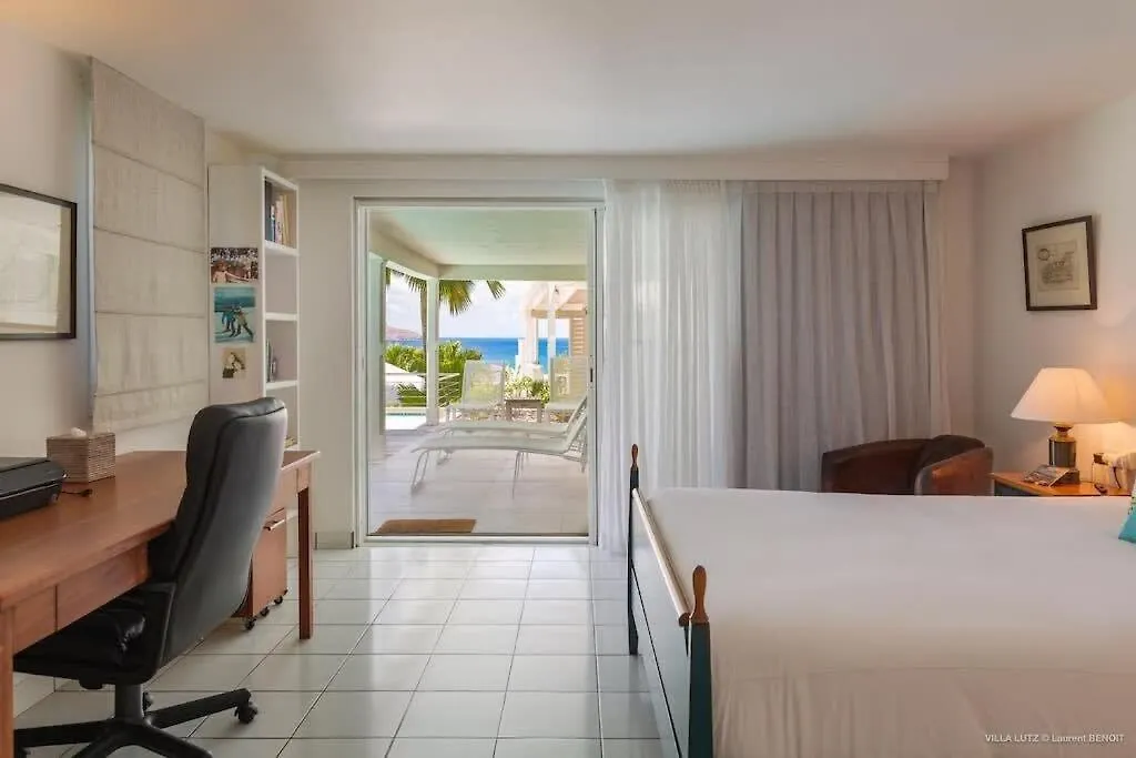 Fresh Summer Villa with Superb View of the Hills Quartier de Lorient