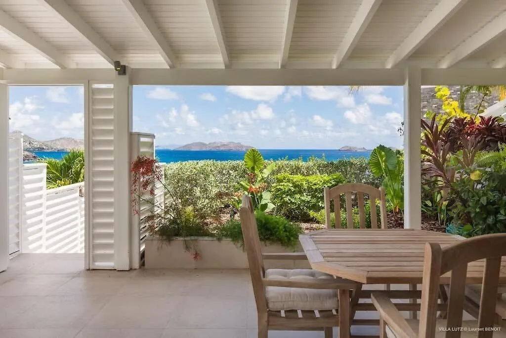 Fresh Summer Villa with Superb View of the Hills Quartier de Lorient