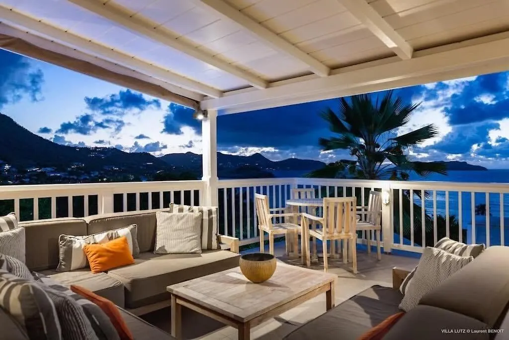 Fresh Summer Villa with Superb View of the Hills Quartier de Lorient