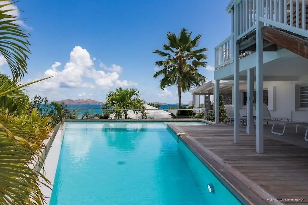 Fresh Summer Villa with Superb View of the Hills Quartier de Lorient